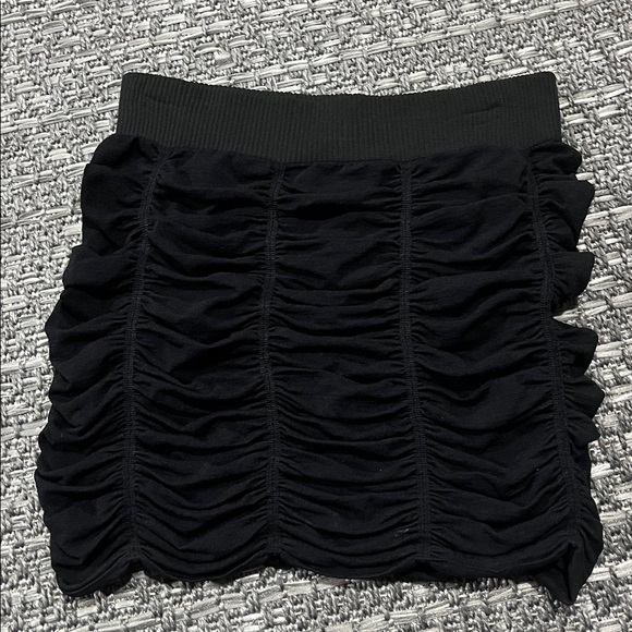 Black Ruched Mini Skirt - Picture 4 of 4